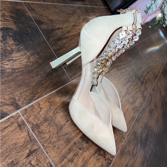 Heels - Picture 4 of 7